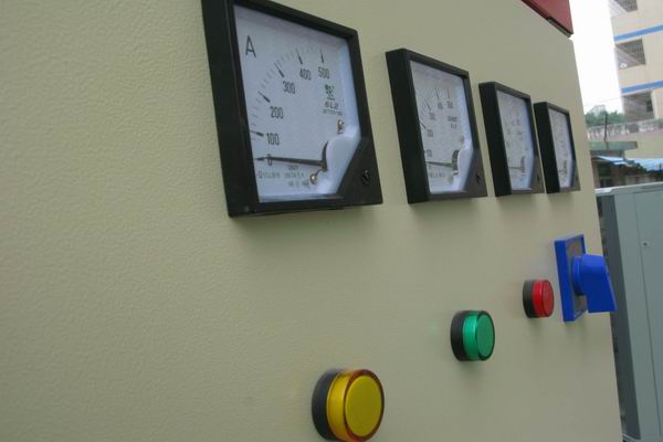 新晃配电箱-3683讲讲配电箱的操作和检修步